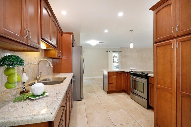 Building Photo - 1450 Coruna Ave