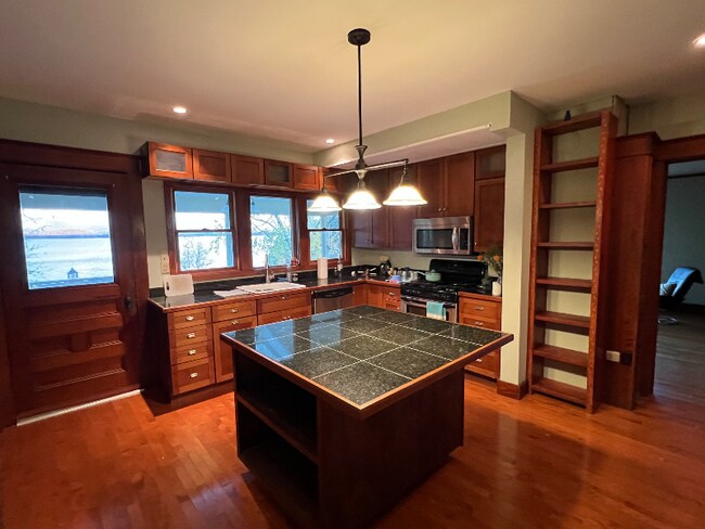 Foto del edificio - 2260 Lake Shore Rd