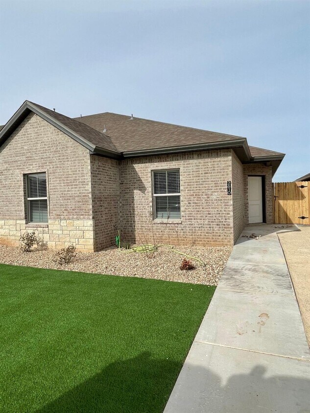 2610 135th St, Lubbock, TX 79423 Townhome Rentals in Lubbock TX