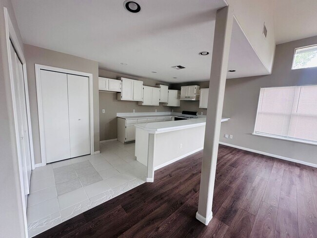 Foto del edificio - For Lease 3 Bed | 2 Bath | Open Concept | Vaulted Ceilings | 2-Car Garage| Corpus Christi