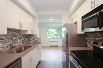 Building Photo - 4555 Av. Bonavista