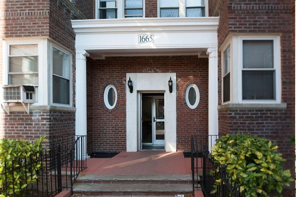 Entrance - Lennard Realty Apartments