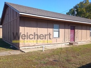 Building Photo - 302 N 10th Ave