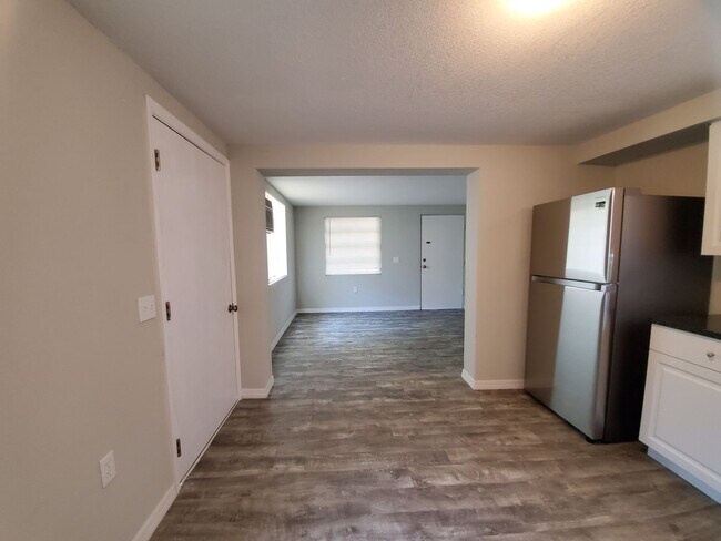 Foto del edificio - 6328 Brentwood Ave