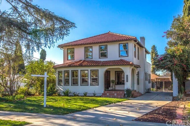 Foto principal - 5723 Brockton Ave