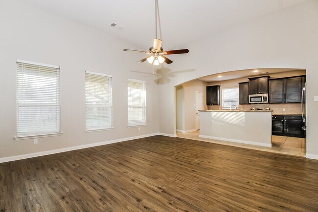 Building Photo - 821 Summer Oaks Dr