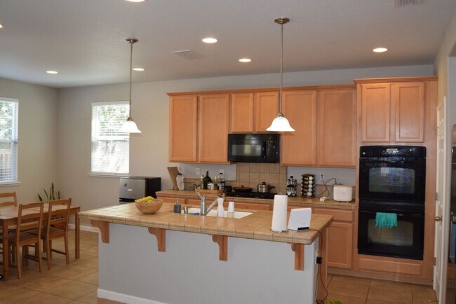 Foto del edificio - 904 Campfire Cir