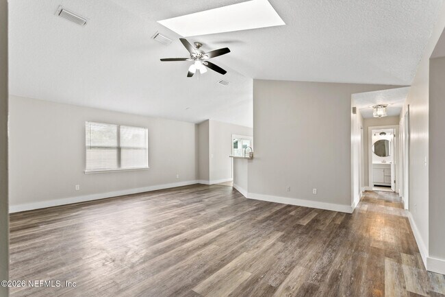 Foto del edificio - 13335 Currituck Dr N