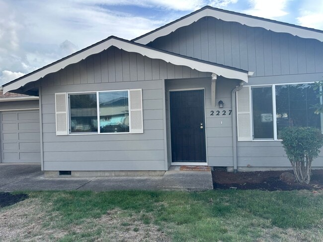 Foto del edificio - Nice 2 bedroom 1 bath duplex in Springfield!