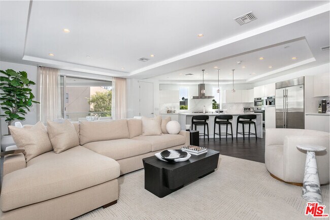 Foto del edificio - 460 N Palm Dr