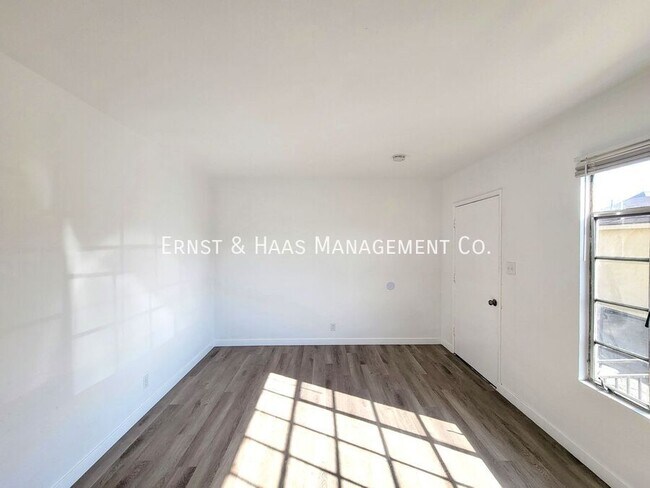 Foto del edificio - 1027 E 7th St