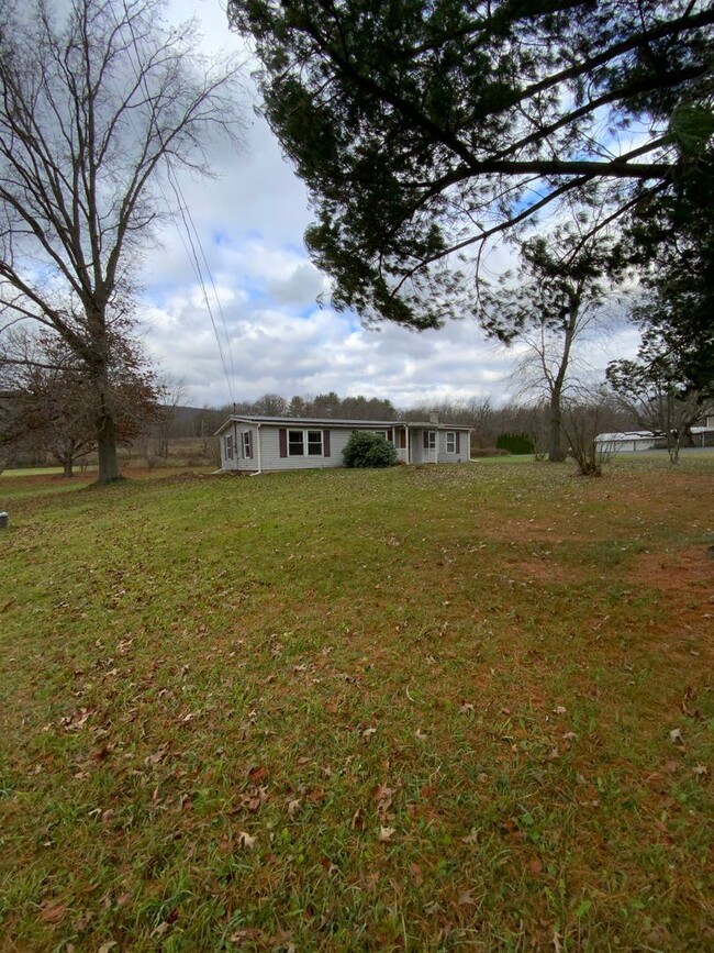 Building Photo - 3 br, 1 bath House - 623 VALLEY ROAD