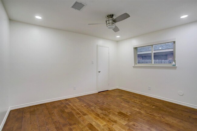 Foto del edificio - 6310 Autumn Arbor Dr