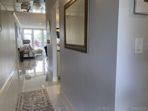 Building Photo - 14 Royal Palm Way