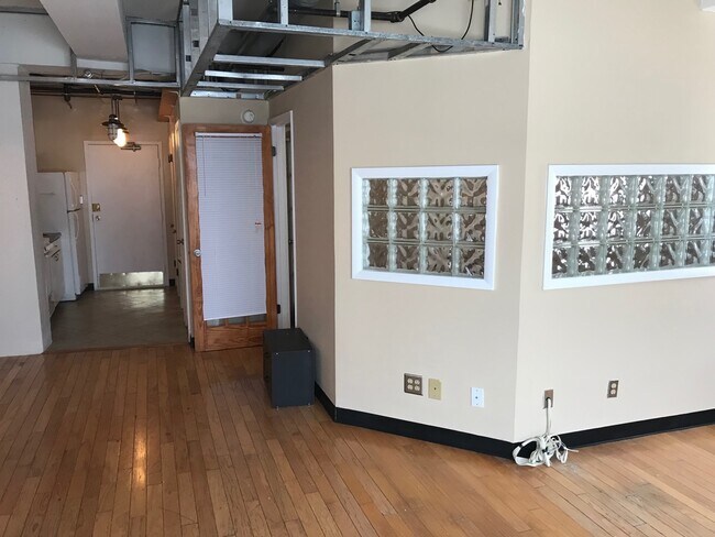 Building Photo - 131 E Broad St