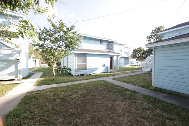 Building Photo - 725 S Carancahua St