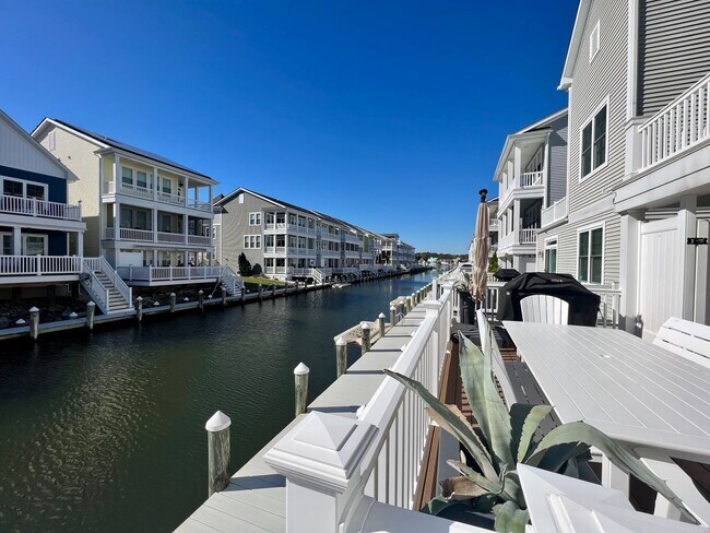 Foto del edificio - 38207 Creek Street, Sunset Harbor - Furnis...