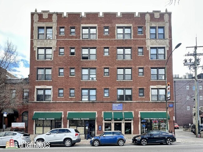 Building Photo - 727 W Belmont Ave