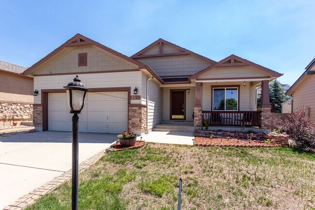 Foto del edificio - Stunning 4-Bedroom Ranch in Prime Briargat...