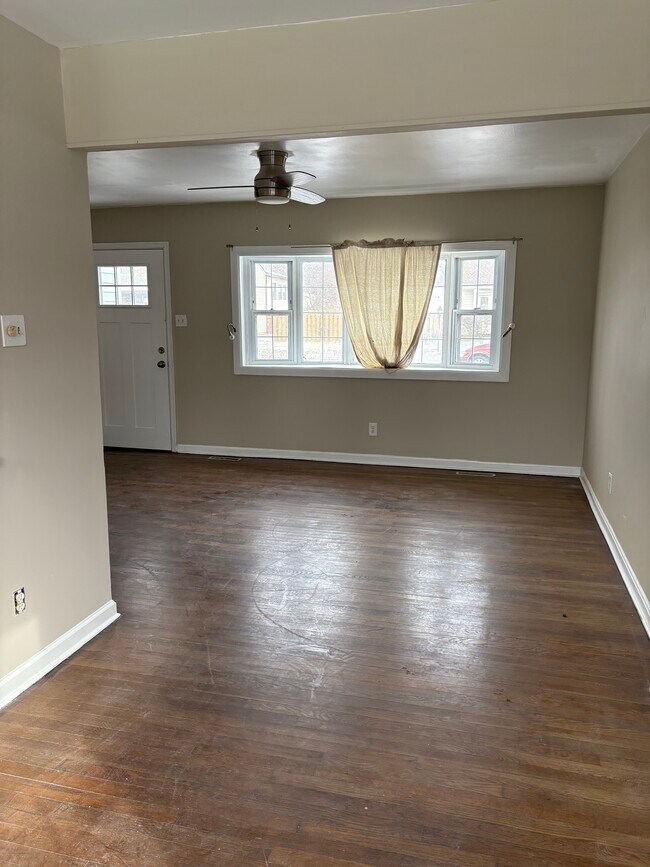 Foto del edificio - 8 Lynch Farm Dr