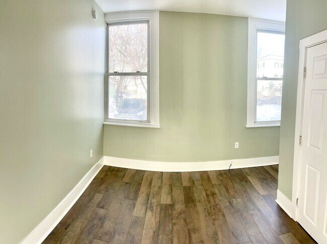 Building Photo - 9 Pleasant St
