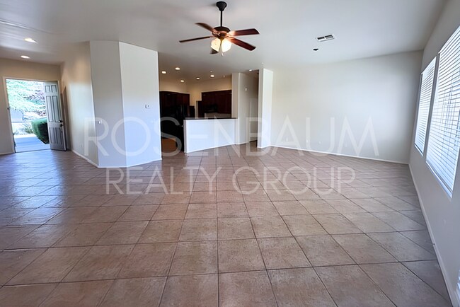 Building Photo - Gorgeous 3-bedrooms, 2-baths home in the h...