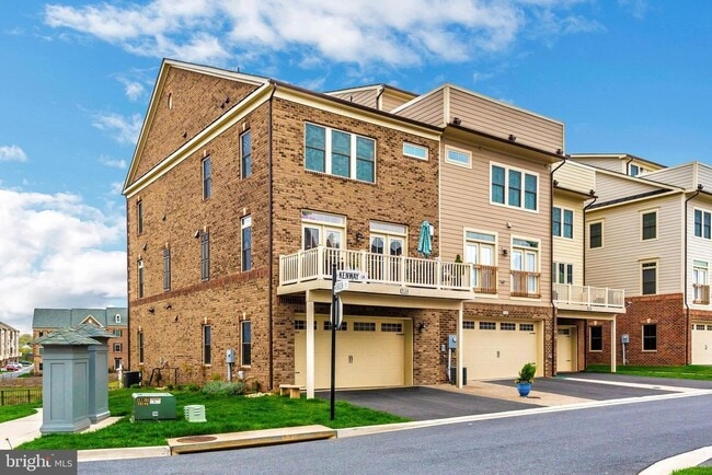 Building Photo - 9124 Kenway Ln