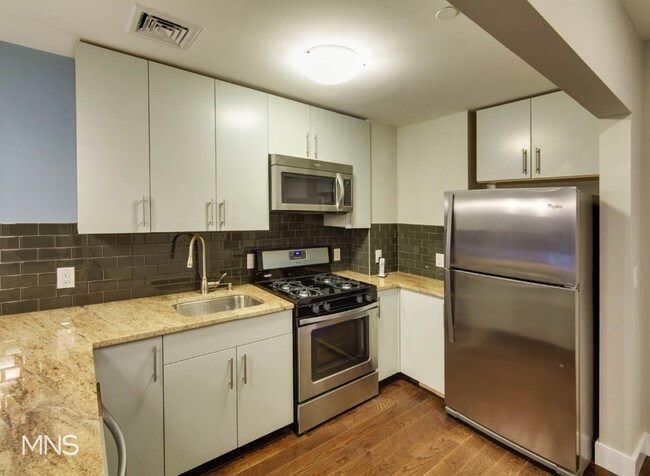Foto del edificio - 456 Grand Street
