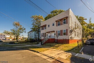 Building Photo - 1316 Middlesex St