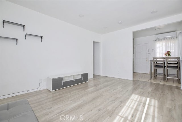 Building Photo - 5945 Willowcrest Ave