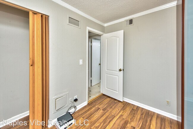 Building Photo - 2 br, 2 bath House - 4358 27th Ct. SW #4-104