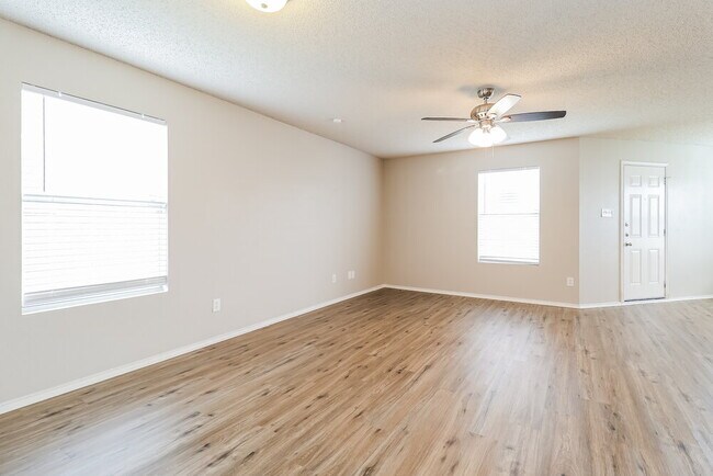 Foto del edificio - 8141 Colbi Ln