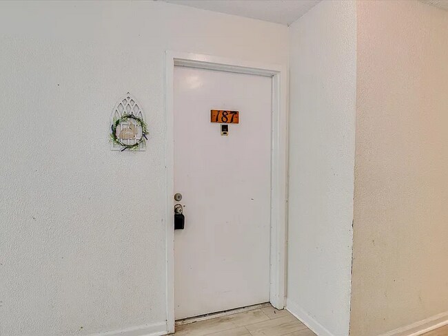 Foto del edificio - 1017 Stevens Creek Rd