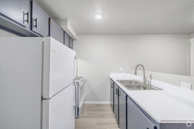 2 habitaciones, 1 baño - 542 pies cuadrados - Cocina - Cedar Apartments