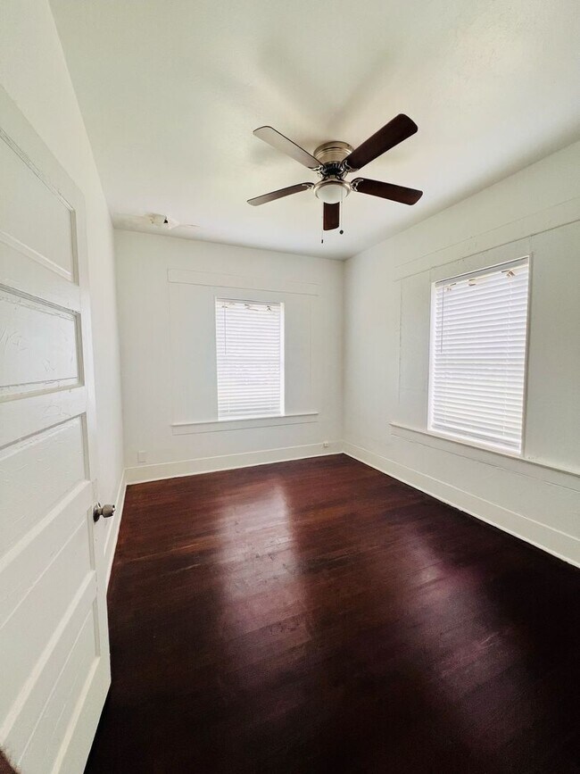 Building Photo - 3327 Procter St