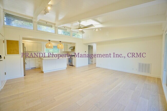 Foto del edificio - Air Conditioned San Rafael House with Pano...