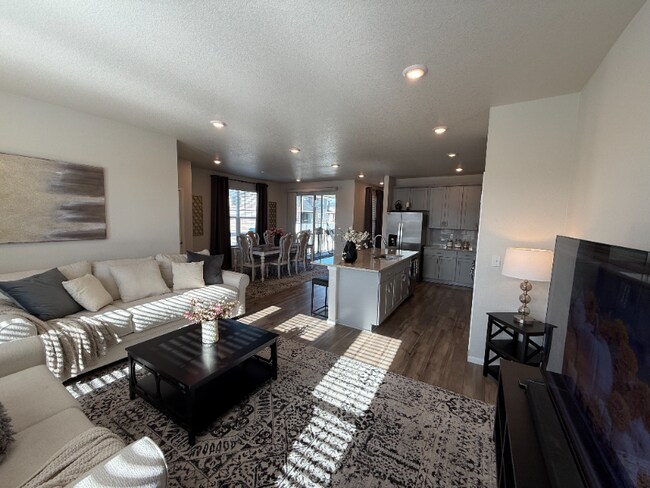 Photo - 900 Tarragon Rd House