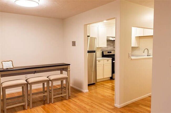 Foto del edificio - 752 Quaker Ln