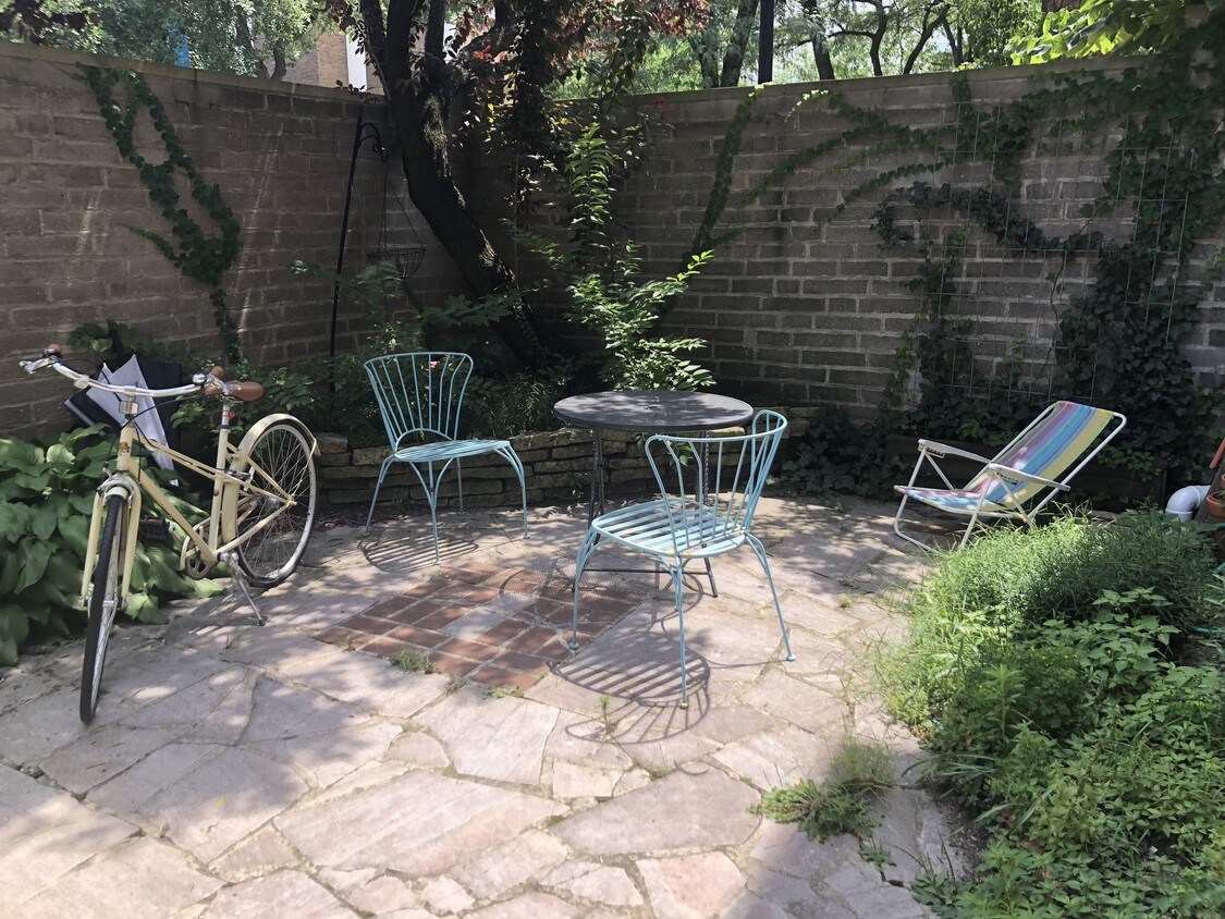 Private patio - 200 W Menomonee St