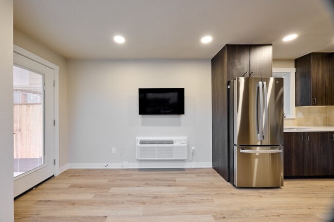 Building Photo - 1940 NW Grant Ave