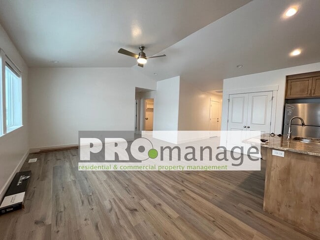 Building Photo - 3 Bed, 2 Bath Town Home w/ 2 Car Garage - BRAND NEW - Idaho Falls