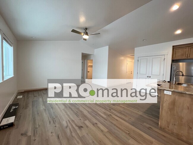 Foto del edificio - 3 Bed, 2 Bath Town Home w/ 2 Car Garage - BRAND NEW - Idaho Falls