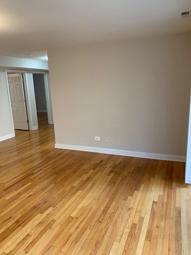 Foto del edificio - 6443 N Damen Ave