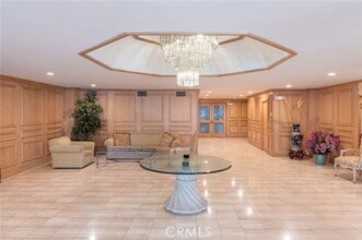 Building Photo - 339 N Palm Dr