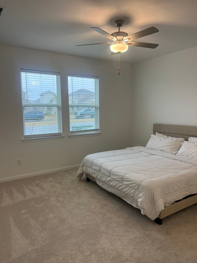 Building Photo - 848 Long Run