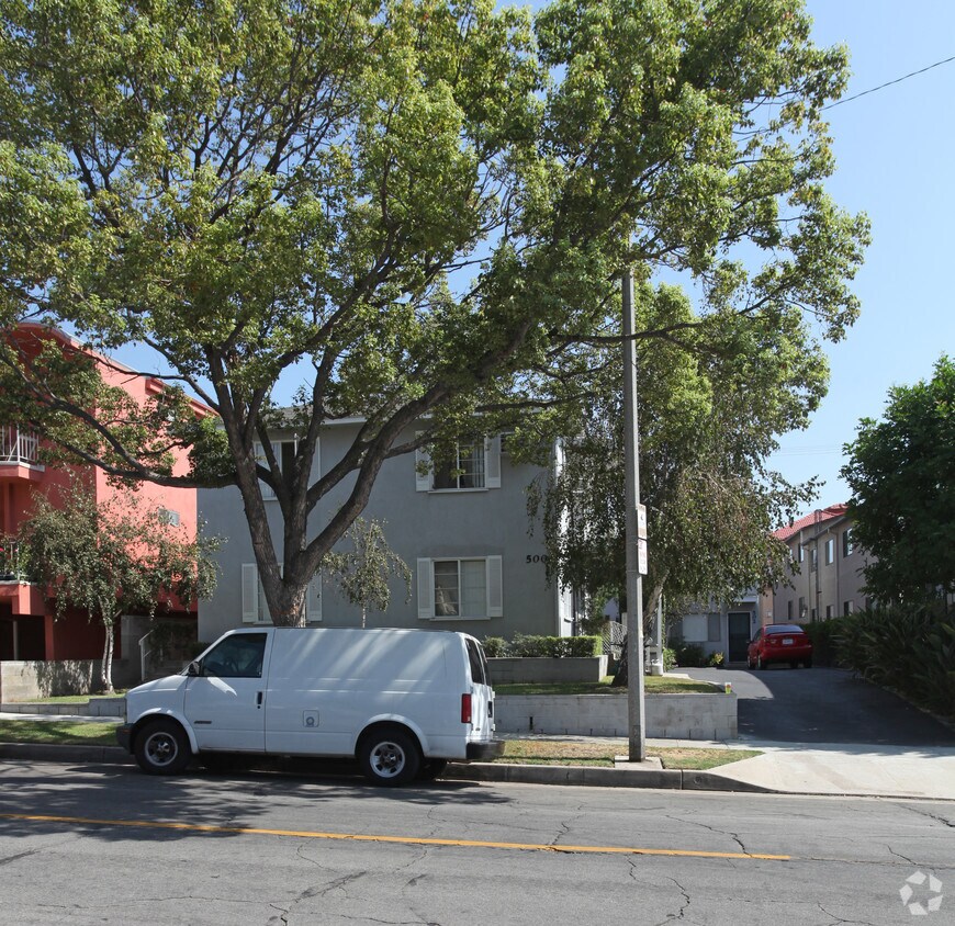 Foto del edificio - 500-502 E Cypress Ave