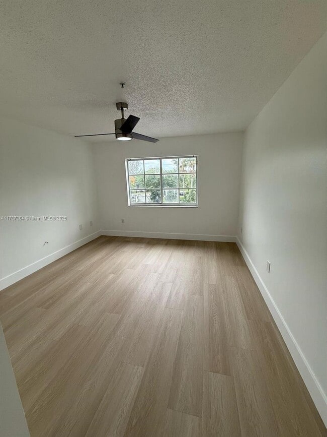 Foto del edificio - 4320 NW 107th Ave