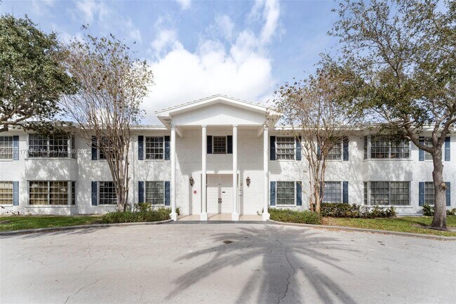 Foto del edificio - 2151 NE 68th St