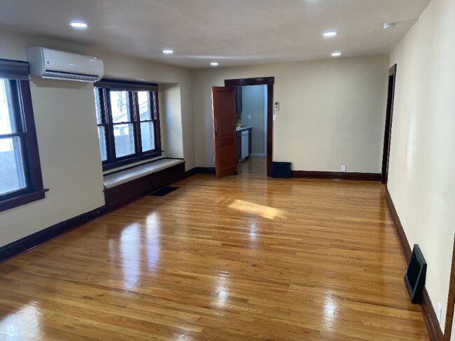 Building Photo - 2915 Warren Ave