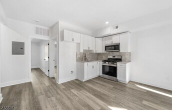 Building Photo - 1119 Hampton Pl
